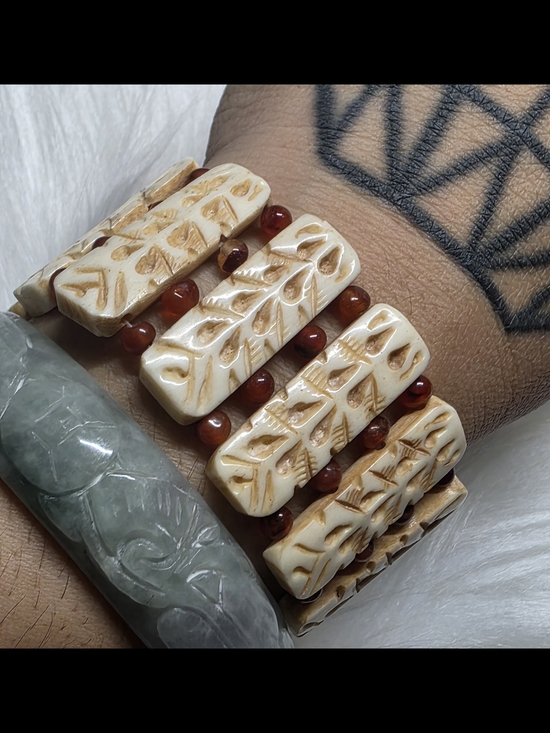 Jewelry - Carved Ivory-Tone and Carnelian Bead Stretch Bracelet Set